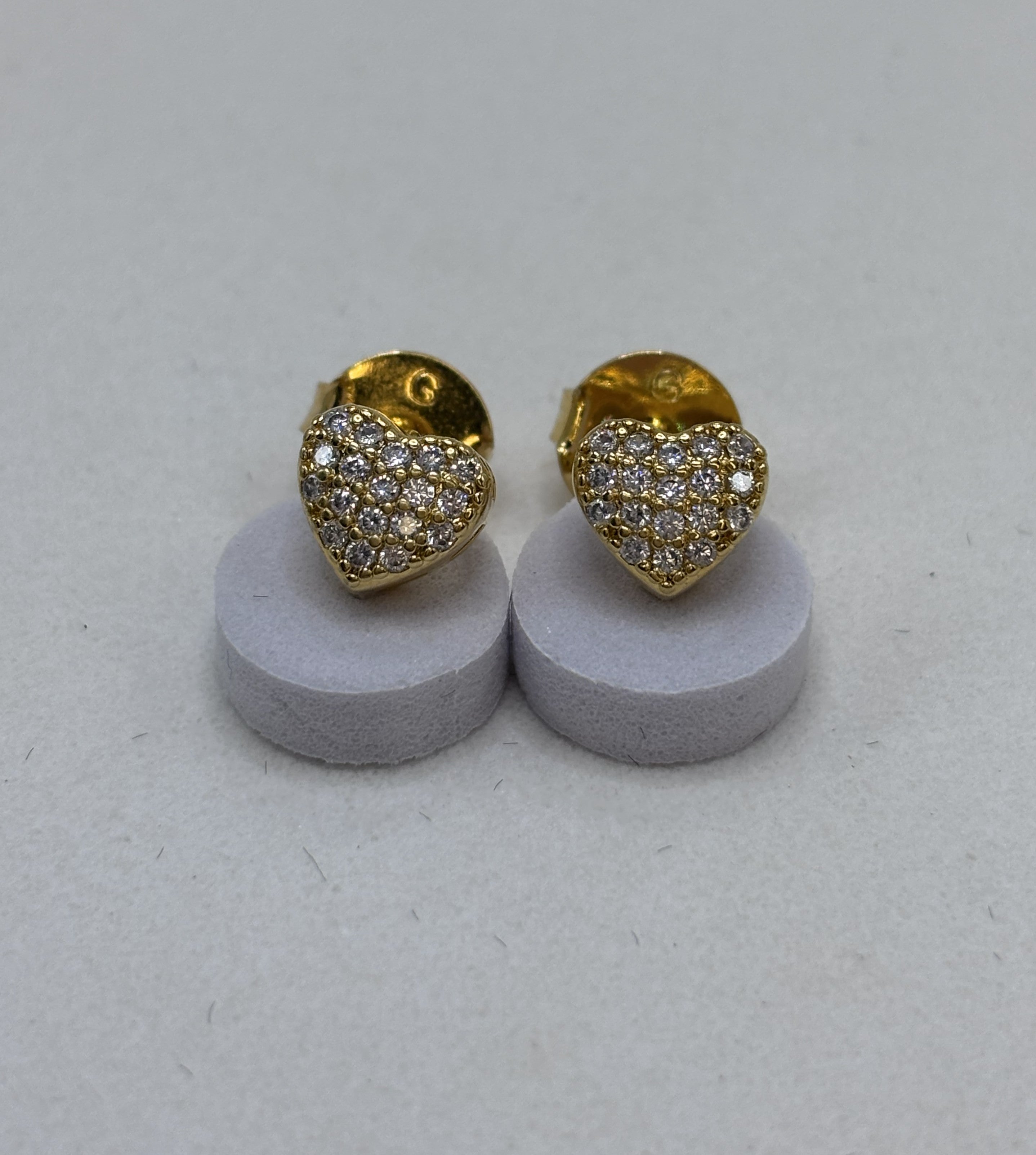 Brinco Coração Micro Zircônia Dourado
