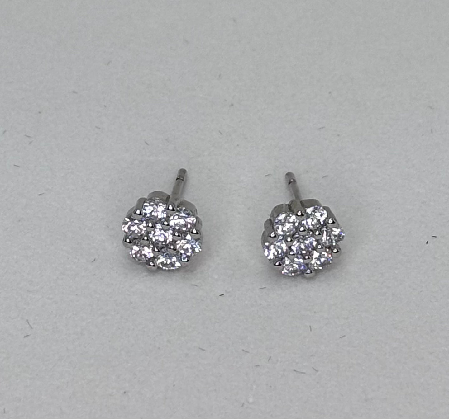 Brinco zirconia branca top flor