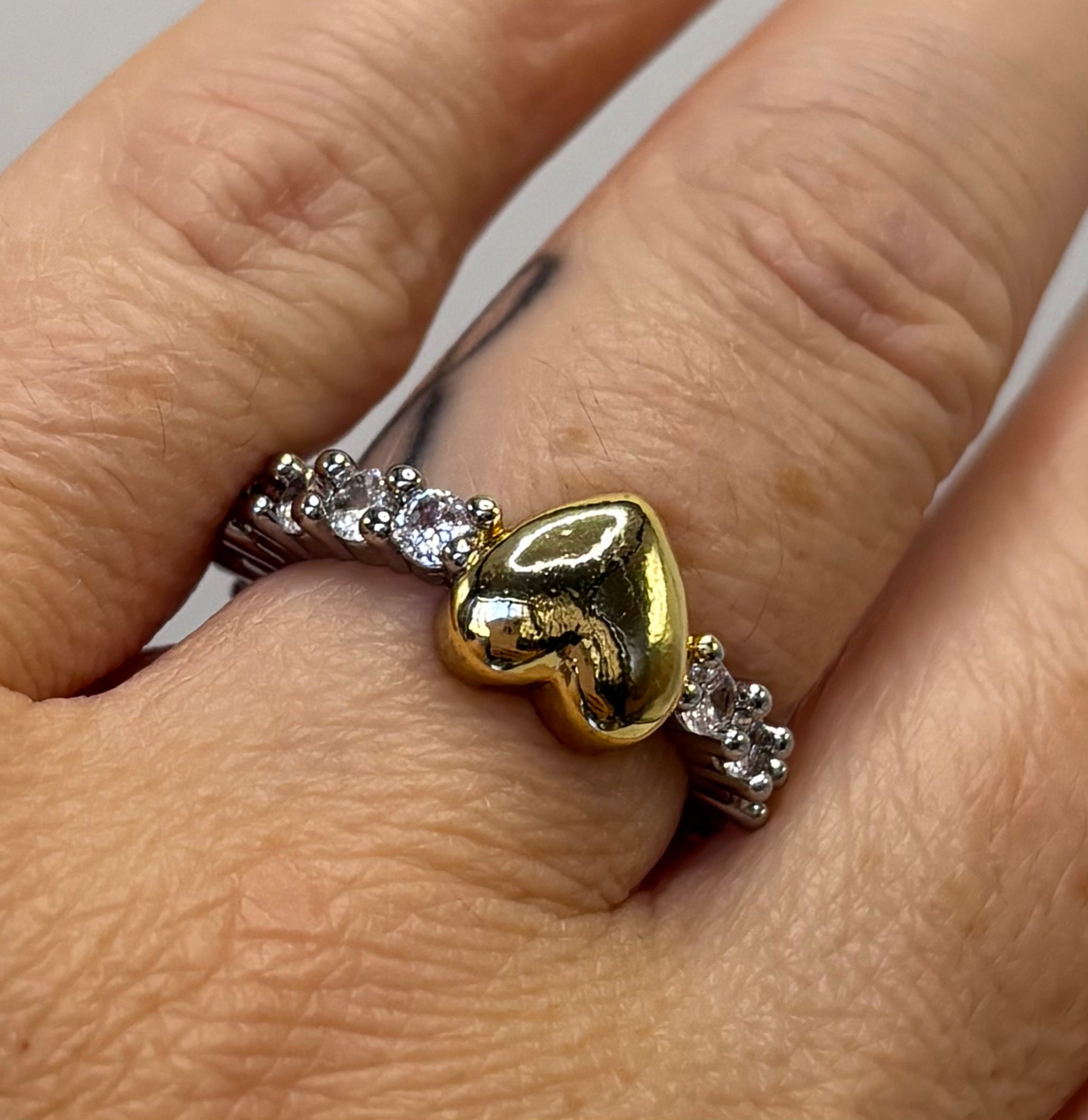 Anel Liso Dourado Coraçao Regulável