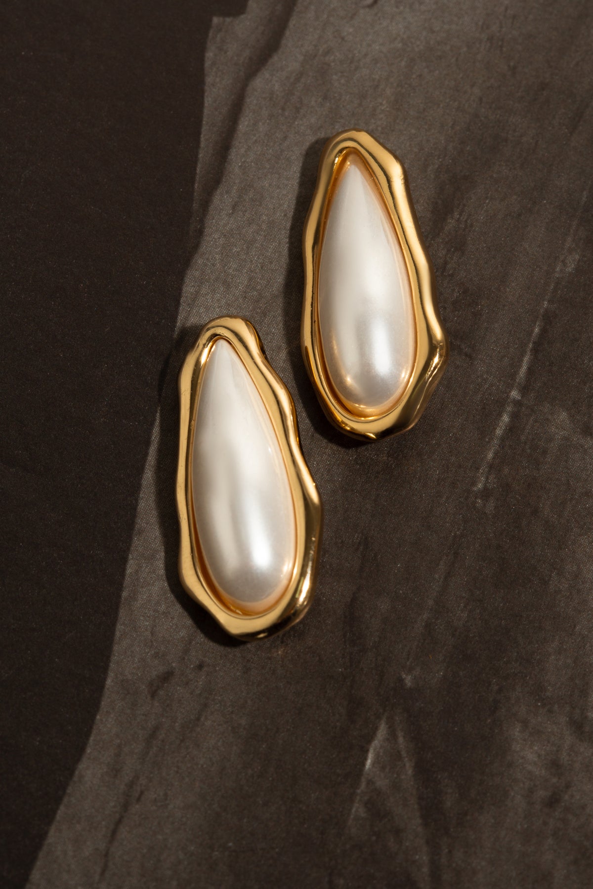 Brinco Gota Pérola Dourado