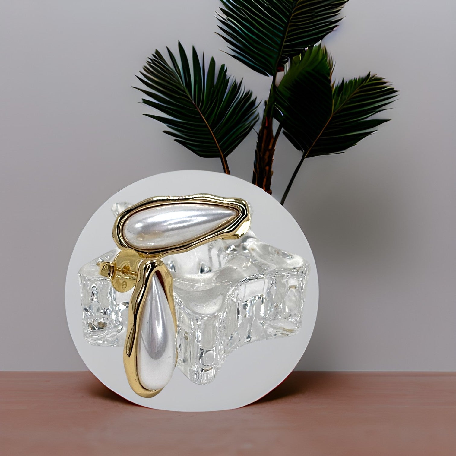 Brinco Gota Pérola Dourado