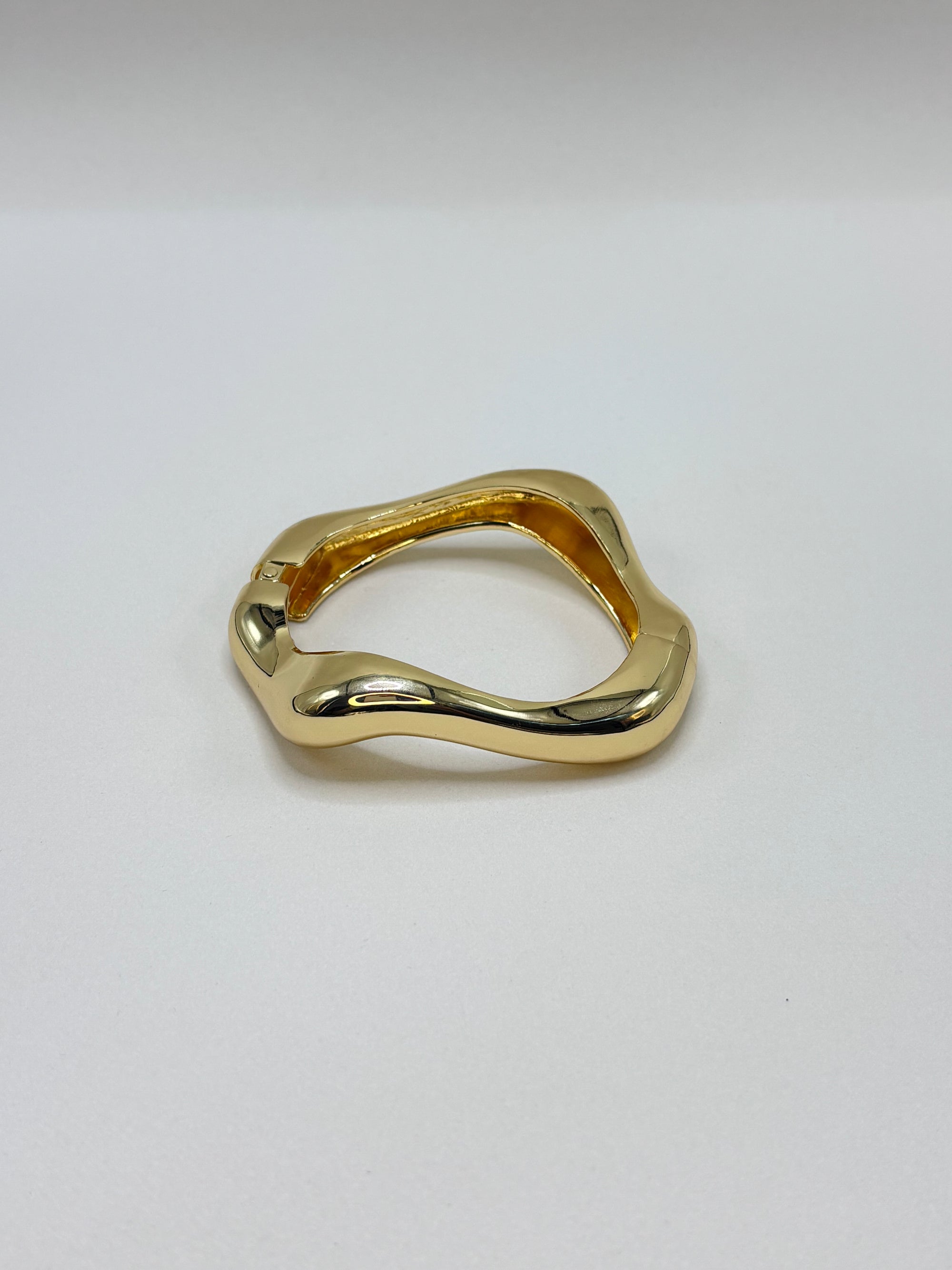 Bracelete Ondulado Liso Dourado