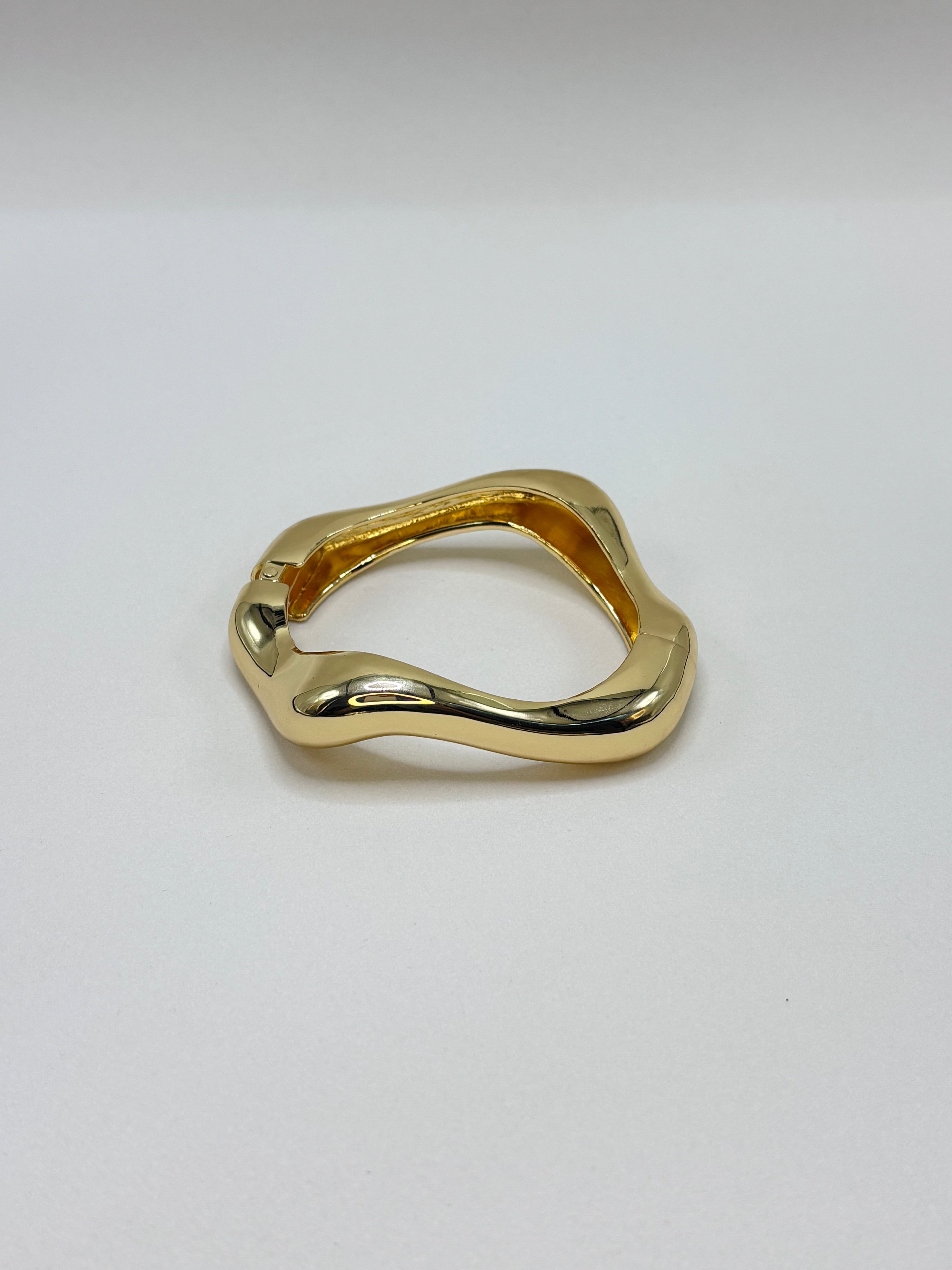 Bracelete Ondulado Liso Dourado