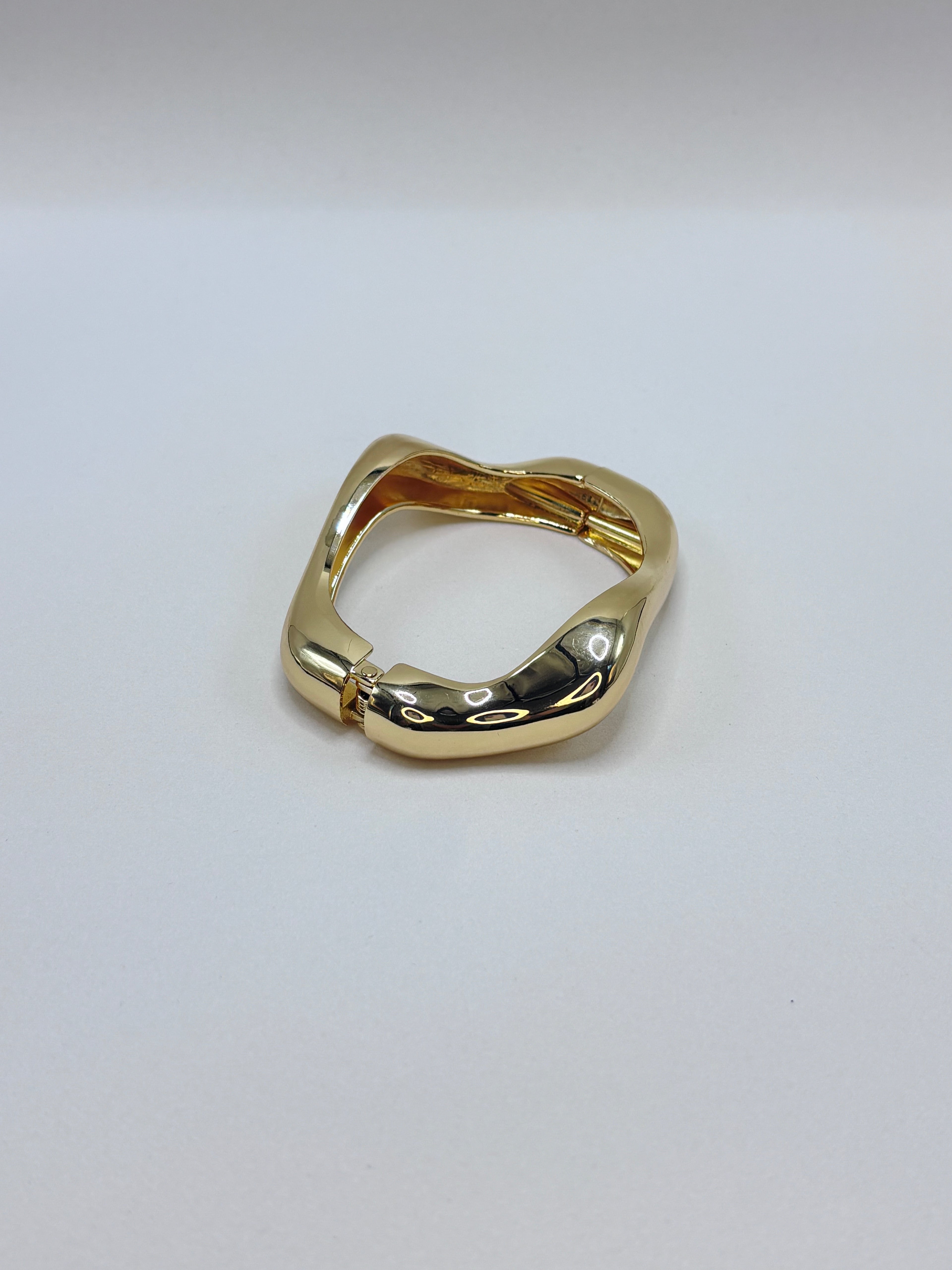 Bracelete Ondulado Liso Dourado