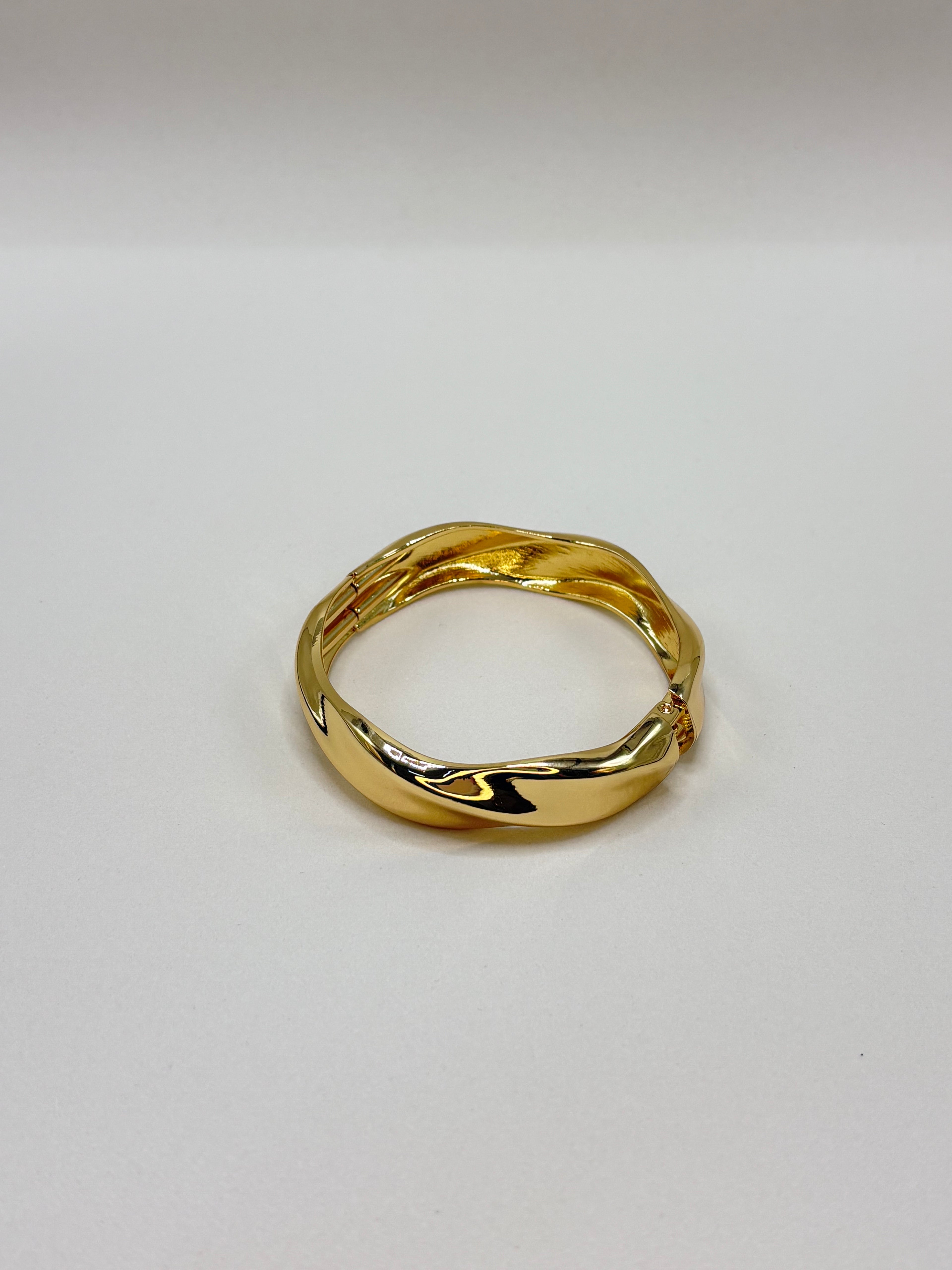 Bracelete Torcido Liso Dourado