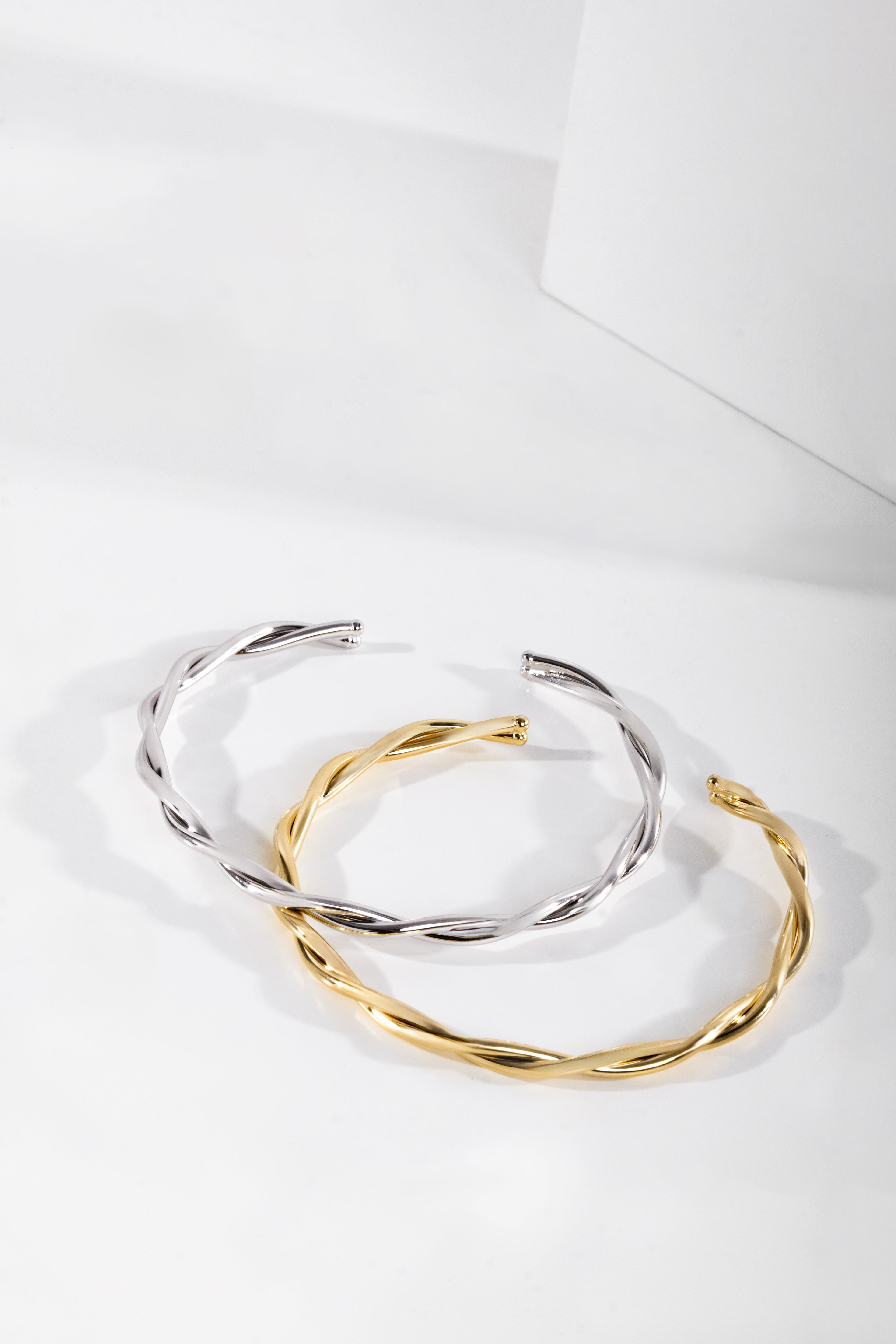 Bracelete Torcido Liso Dourado
