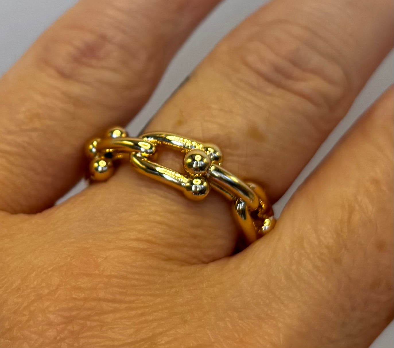 Anel Vazado Liso Dourado Regulável