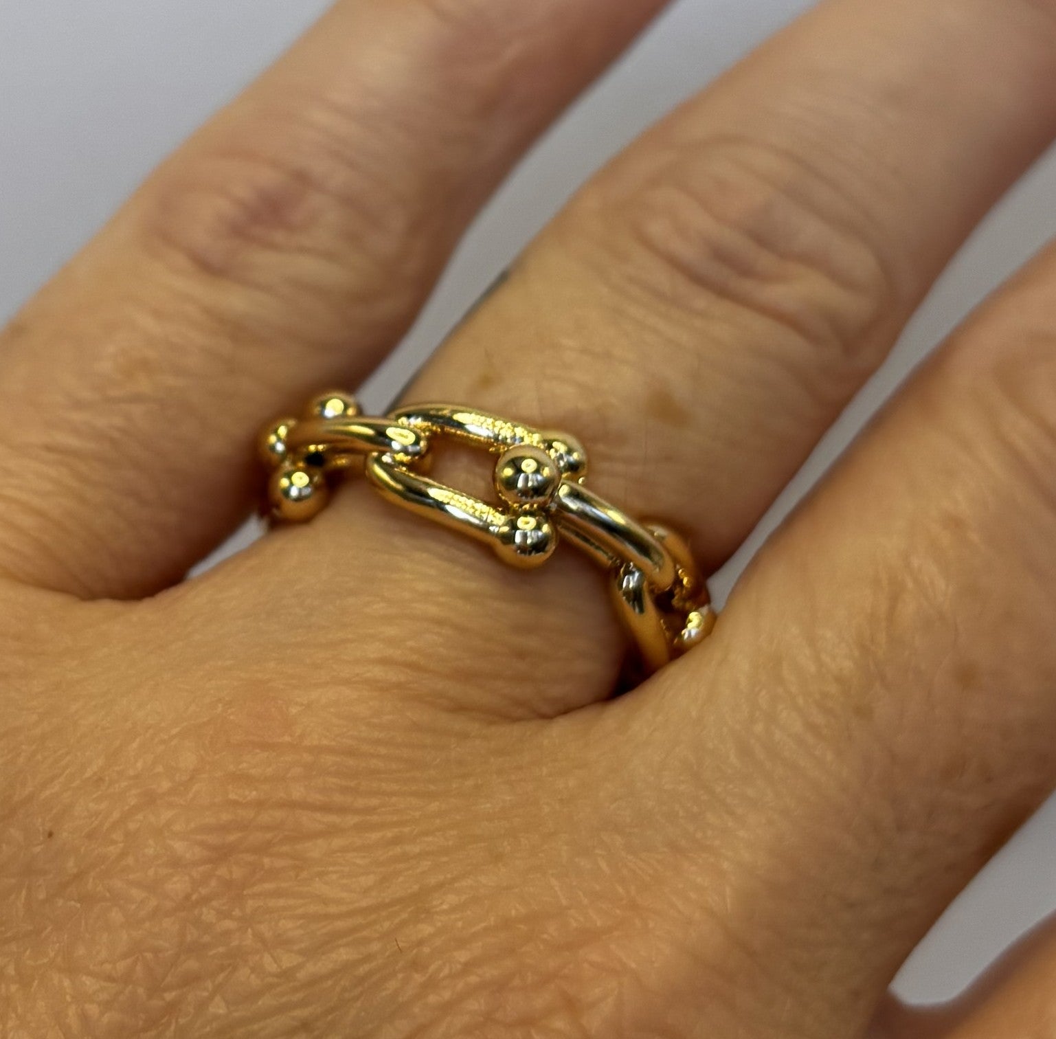 Anel Vazado Liso Dourado Regulável