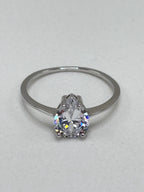 Anel zirconia branca gota 6x9