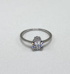 Anel zirconia branca gota 6x9