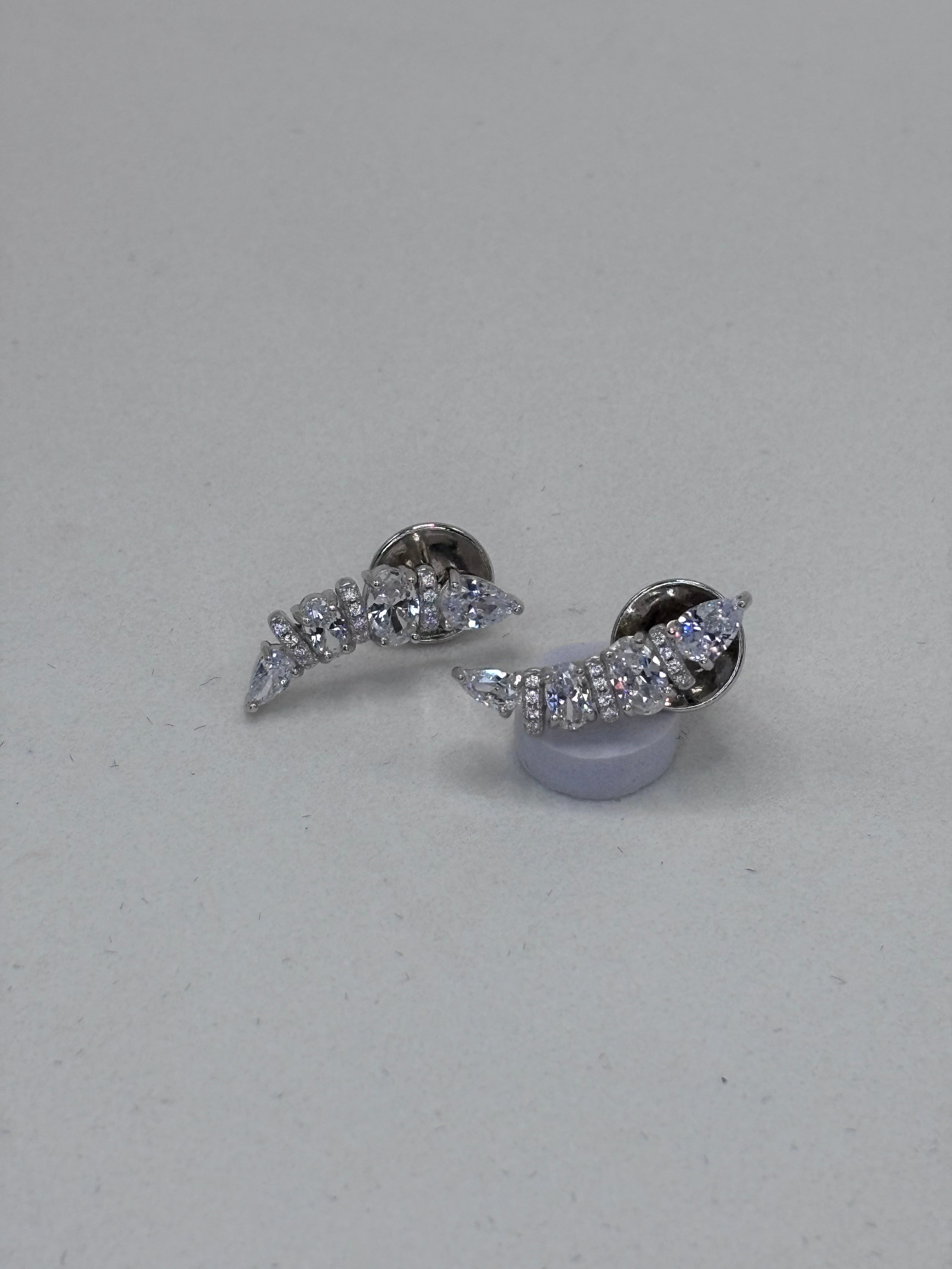 Brinco zirconia branca earcuff ovais e gotas