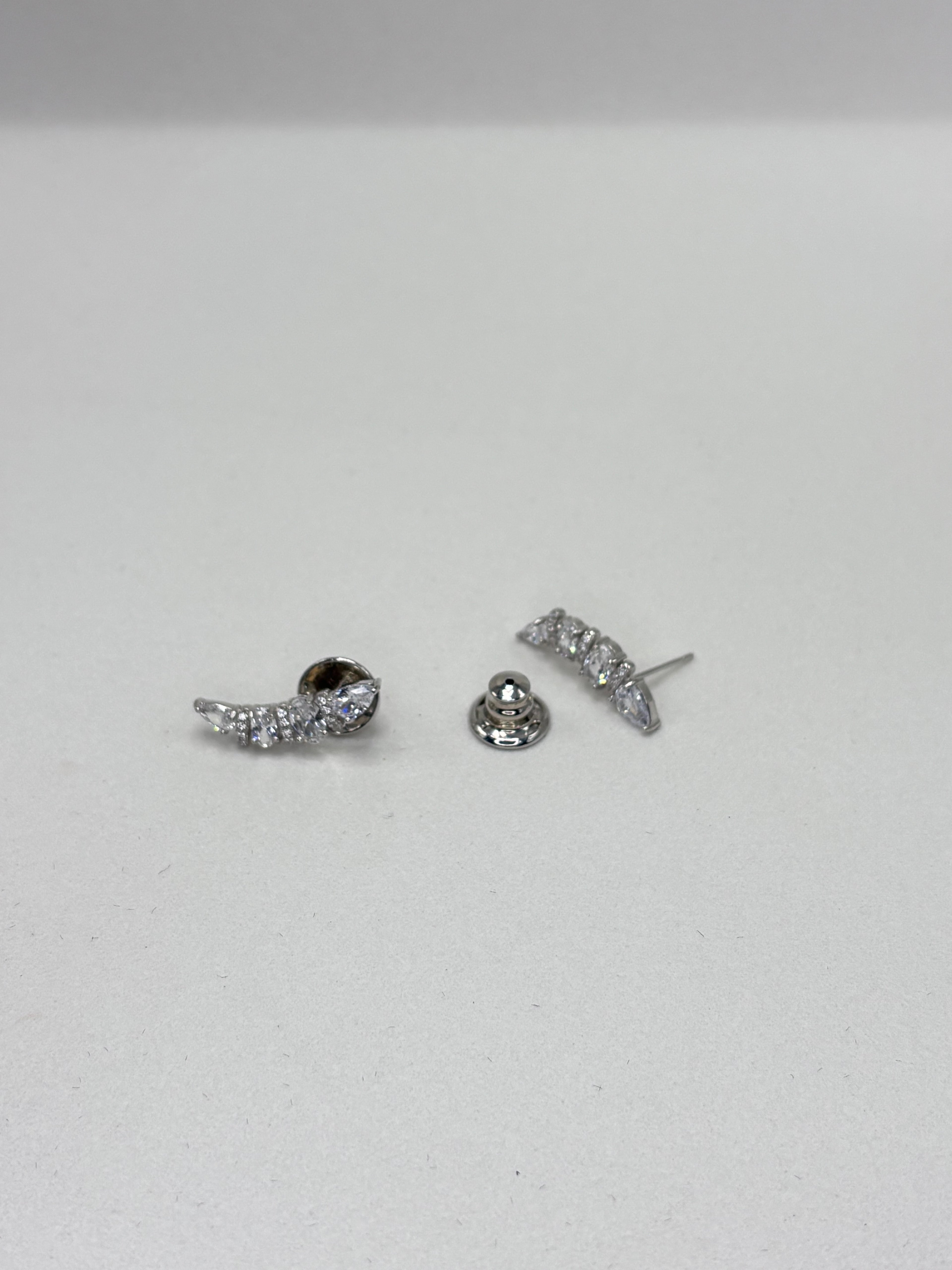 Brinco zirconia branca earcuff ovais e gotas